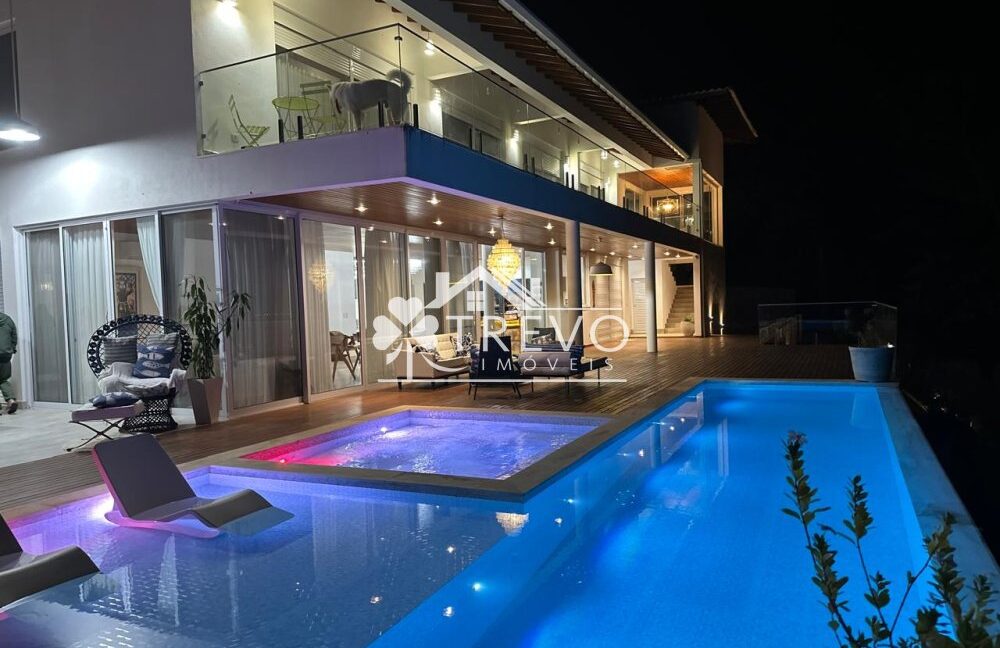 Casa-a venda-em Ilhabela-em- condominio-pe-na-reia