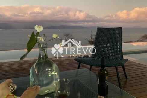 Casa-a venda-em Ilhabela-em- condominio-pe-na-reia23