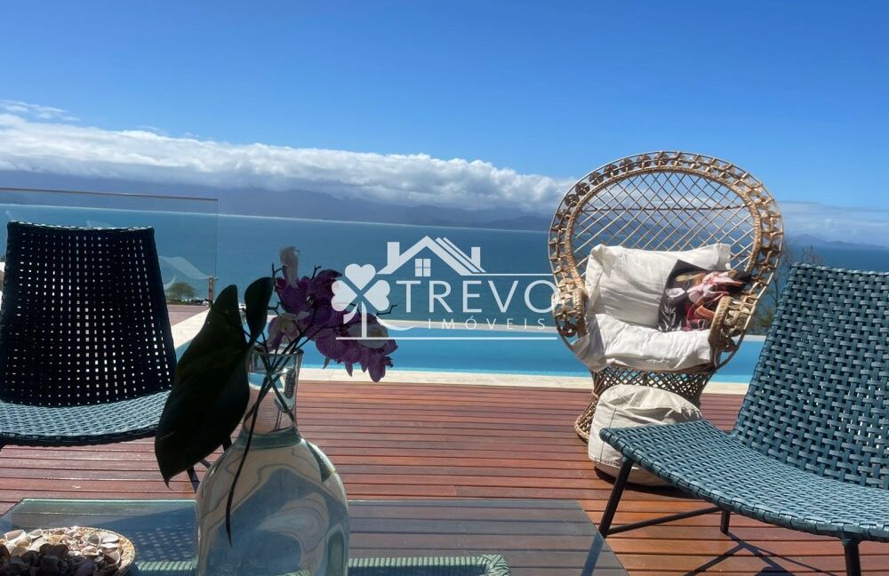 Casa-a venda-em Ilhabela-em- condominio-pe-na-reia3
