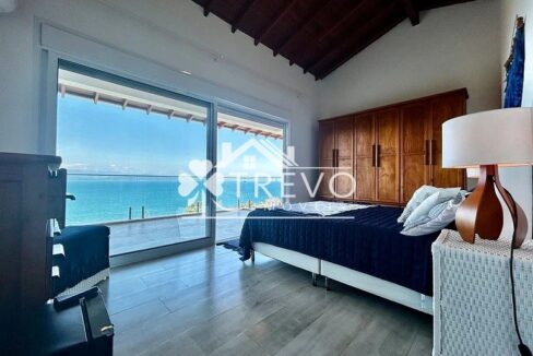 Casa-a venda-em Ilhabela-em- condominio-pe-na-reia32