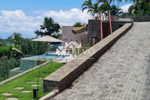 Casa-moderna-a-venda-em-ilhabela34