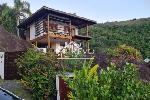 Casa-com-linda-arquitetura-e-vista-para-o-mar10