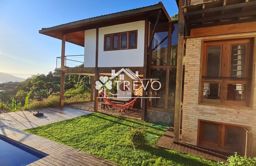 Casa-com-linda-arquitetura-e-vista-para-o-mar11