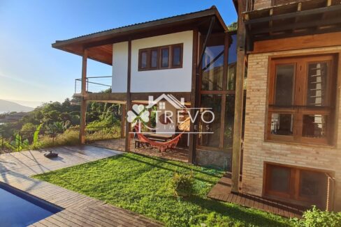 Casa-com-linda-arquitetura-e-vista-para-o-mar11