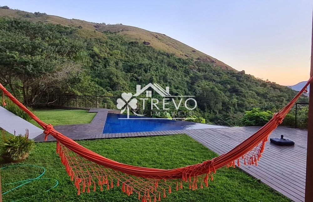 Casa-com-linda-arquitetura-e-vista-para-o-mar12