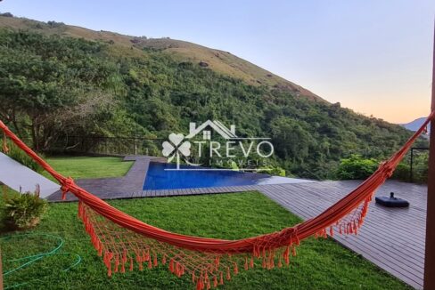 Casa-com-linda-arquitetura-e-vista-para-o-mar12