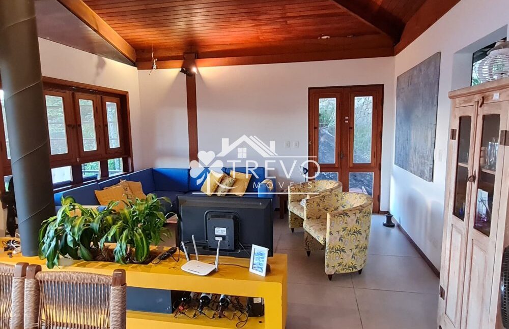 Casa-com-linda-arquitetura-e-vista-para-o-mar14
