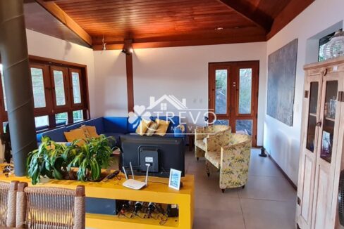 Casa-com-linda-arquitetura-e-vista-para-o-mar14