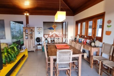 Casa-com-linda-arquitetura-e-vista-para-o-mar16