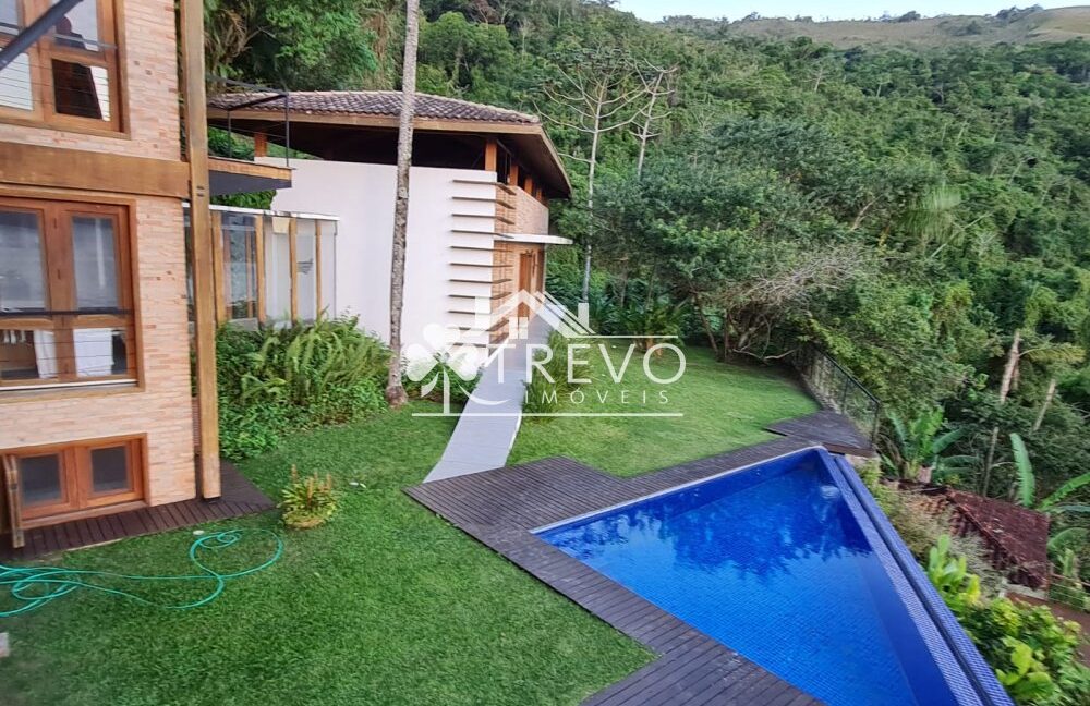 Casa-com-linda-arquitetura-e-vista-para-o-mar2