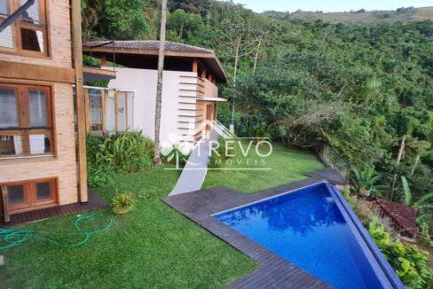Casa-com-linda-arquitetura-e-vista-para-o-mar2