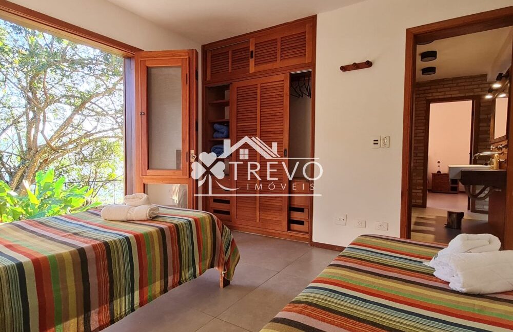 Casa-com-linda-arquitetura-e-vista-para-o-mar22