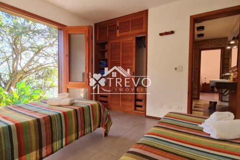 Casa-com-linda-arquitetura-e-vista-para-o-mar22