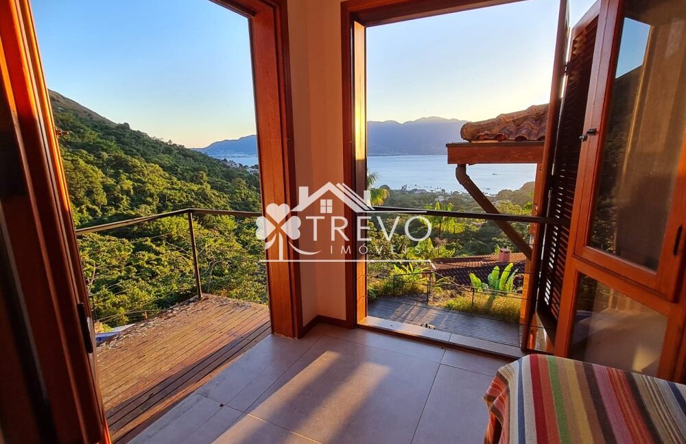 Casa-com-linda-arquitetura-e-vista-para-o-mar23