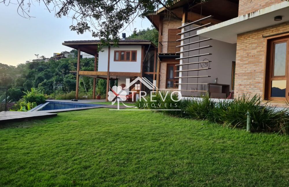Casa-com-linda-arquitetura-e-vista-para-o-mar25
