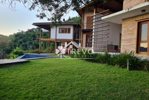 Casa-com-linda-arquitetura-e-vista-para-o-mar25