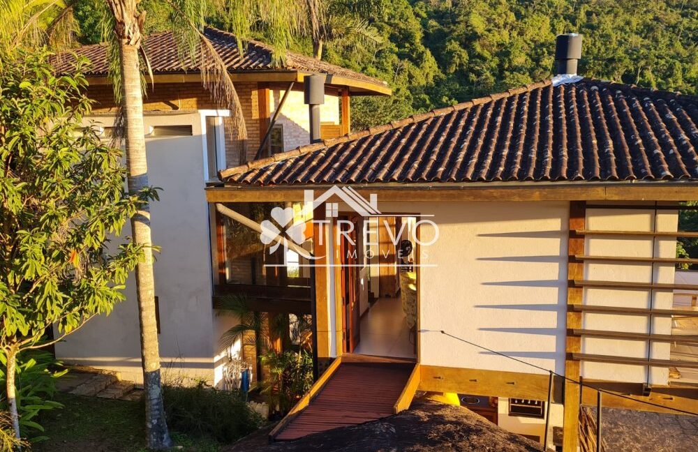 Casa-com-linda-arquitetura-e-vista-para-o-mar27