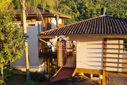Casa-com-linda-arquitetura-e-vista-para-o-mar27