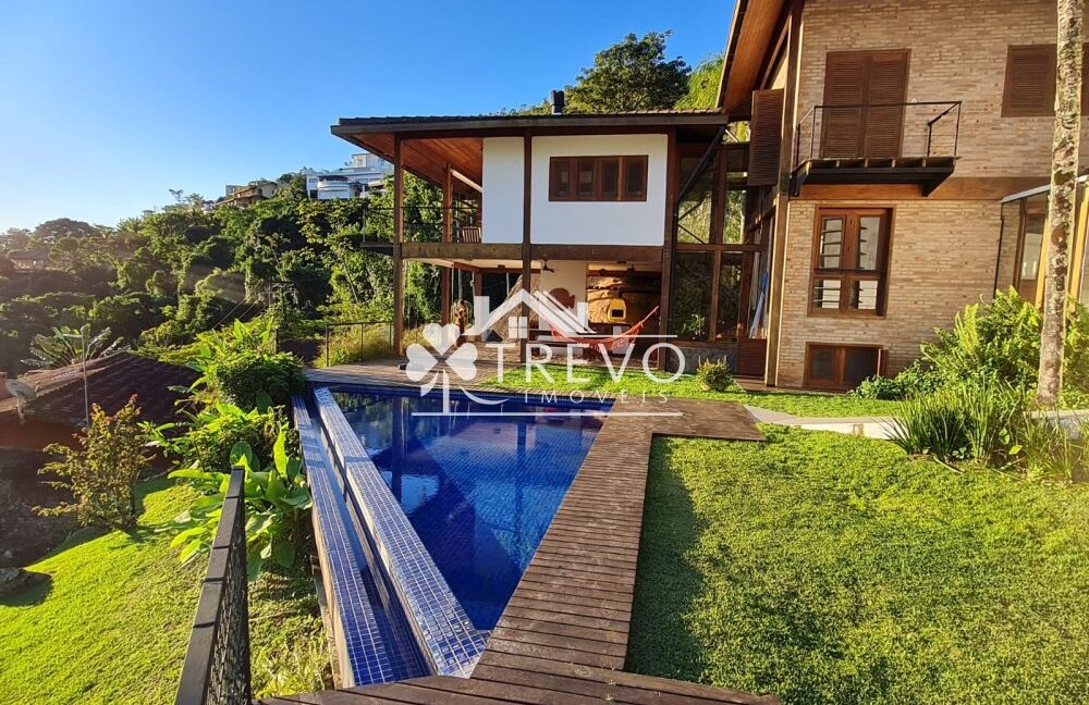 Casa-com-linda-arquitetura-e-vista-para-o-mar28
