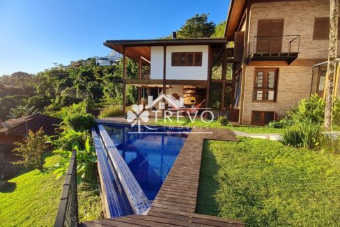 Casa-com-linda-arquitetura-e-vista-para-o-mar28