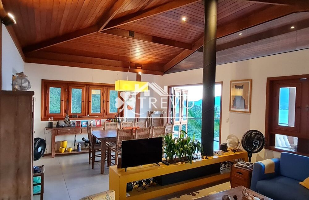 Casa-com-linda-arquitetura-e-vista-para-o-mar30