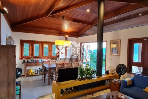 Casa-com-linda-arquitetura-e-vista-para-o-mar30