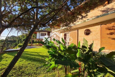 Casa-com-linda-arquitetura-e-vista-para-o-mar31