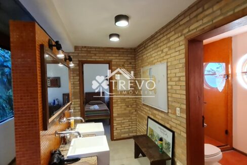 Casa-com-linda-arquitetura-e-vista-para-o-mar32