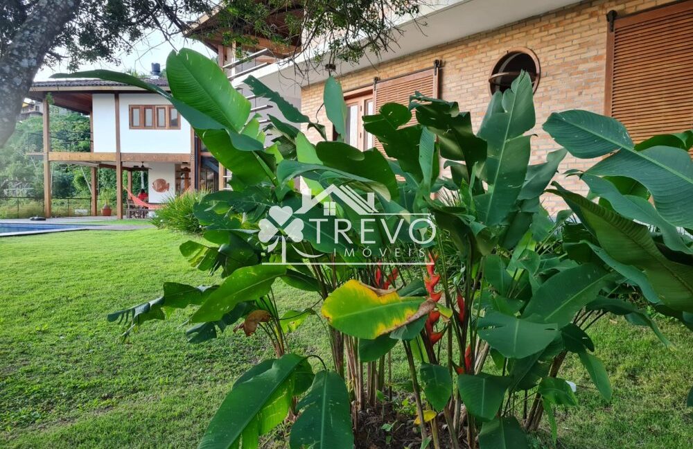 Casa-com-linda-arquitetura-e-vista-para-o-mar33