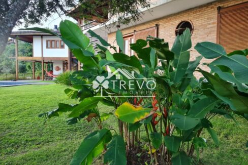 Casa-com-linda-arquitetura-e-vista-para-o-mar33