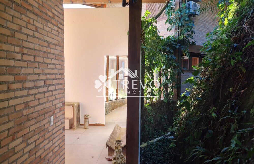 Casa-com-linda-arquitetura-e-vista-para-o-mar34