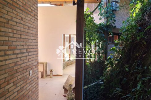 Casa-com-linda-arquitetura-e-vista-para-o-mar34