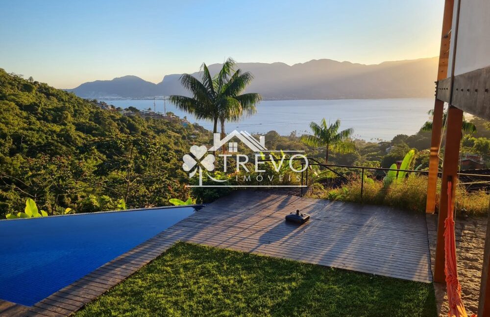 Casa-com-linda-arquitetura-e-vista-para-o-mar35