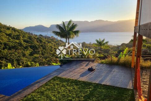 Casa-com-linda-arquitetura-e-vista-para-o-mar35