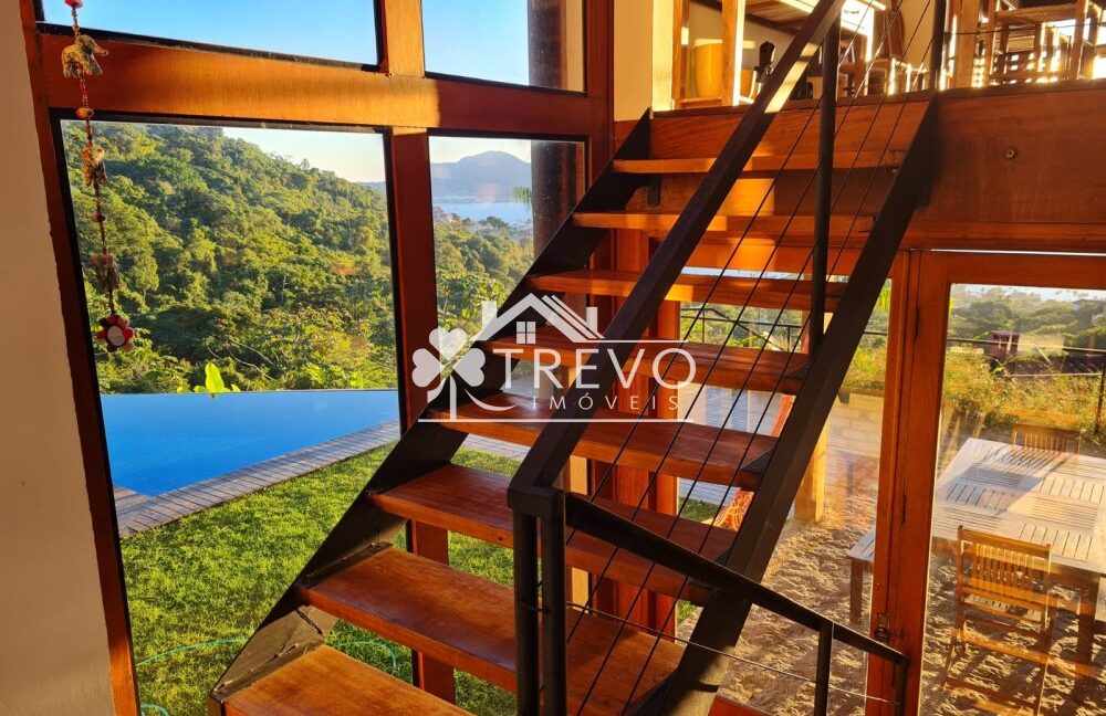 Casa-com-linda-arquitetura-e-vista-para-o-mar36