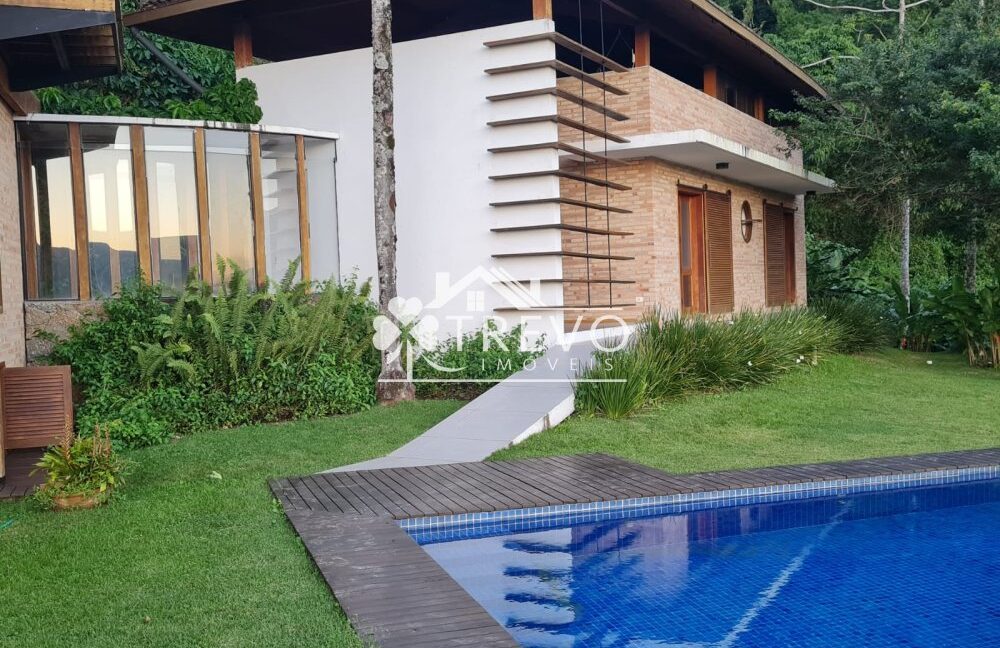 Casa-com-linda-arquitetura-e-vista-para-o-mar41