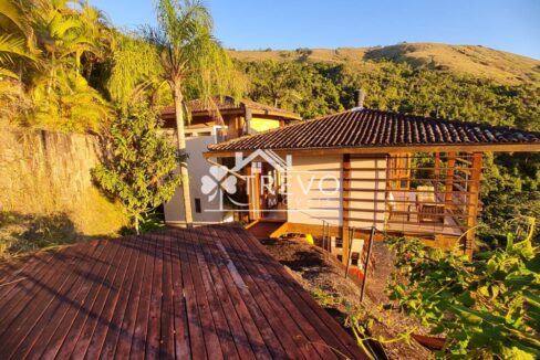 Casa-com-linda-arquitetura-e-vista-para-o-mar42