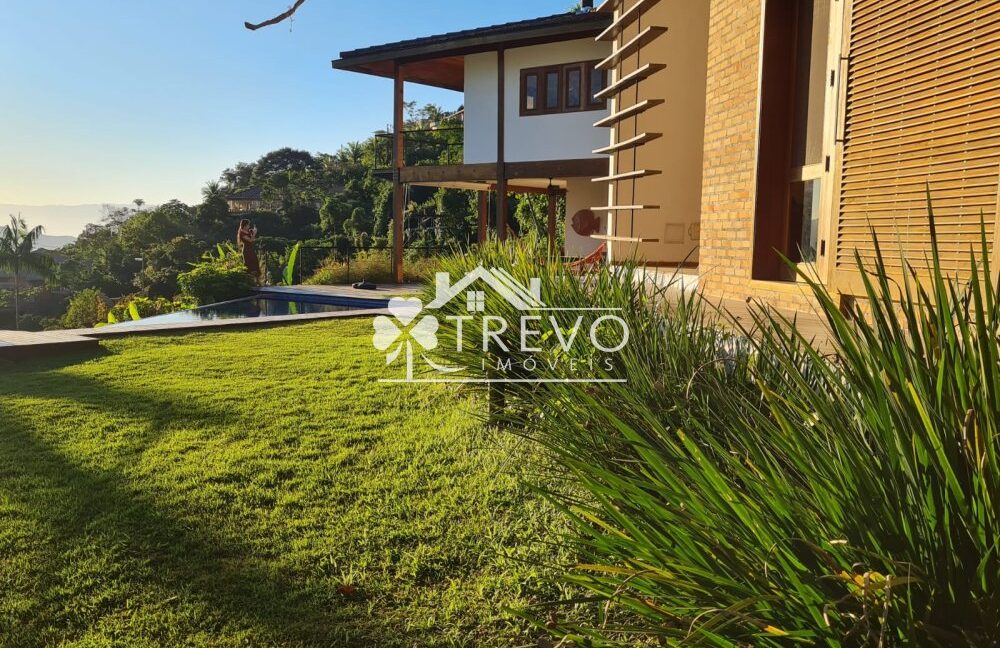 Casa-com-linda-arquitetura-e-vista-para-o-mar43