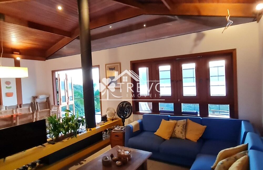Casa-com-linda-arquitetura-e-vista-para-o-mar45