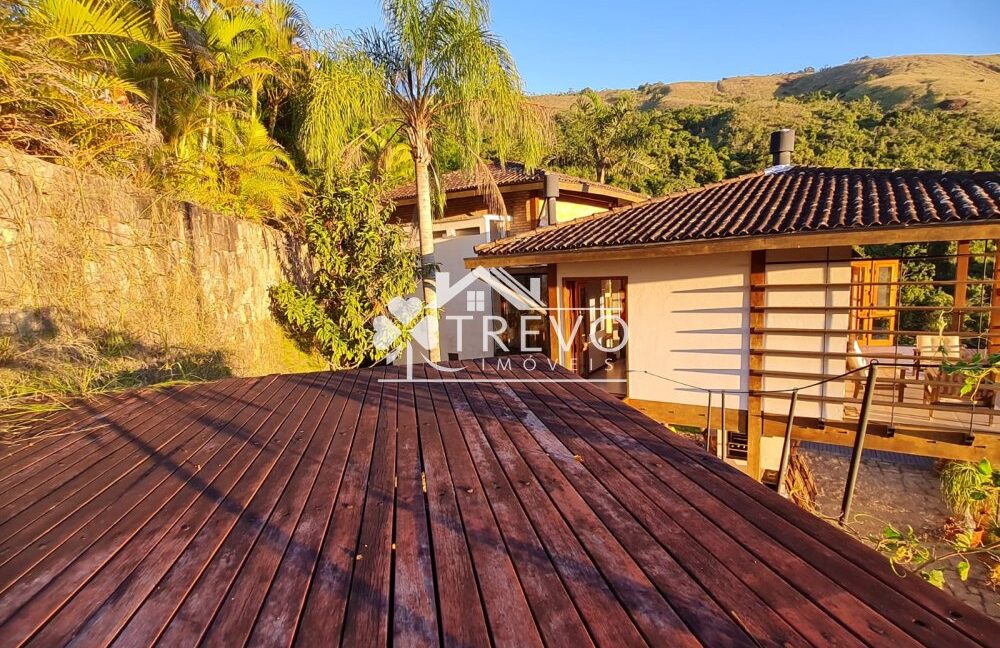 Casa-com-linda-arquitetura-e-vista-para-o-mar46