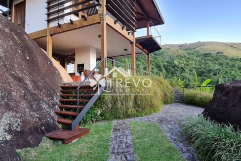 Casa-com-linda-arquitetura-e-vista-para-o-mar49