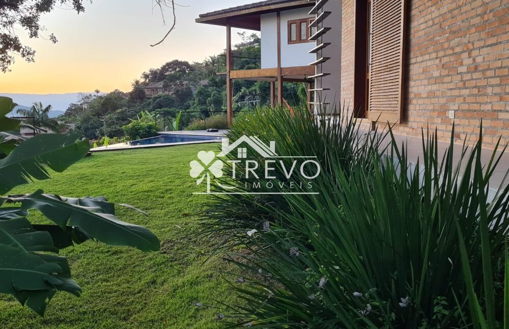 Casa-com-linda-arquitetura-e-vista-para-o-mar6
