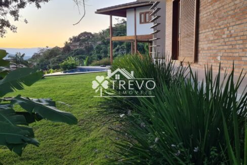 Casa-com-linda-arquitetura-e-vista-para-o-mar6
