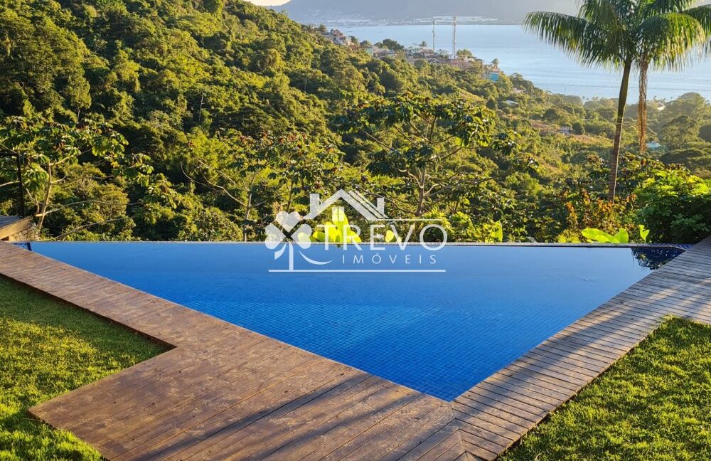 Casa-com-linda-arquitetura-e-vista-para-o-mar9
