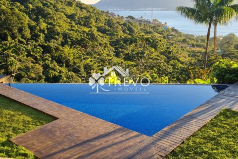 Casa-com-linda-arquitetura-e-vista-para-o-mar9