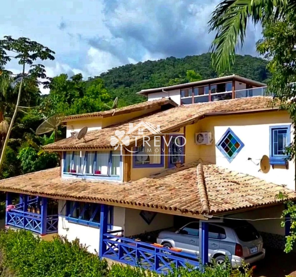 Charmosa Residência à Venda em Ilhabela