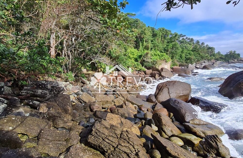 Linda-costeira-a-venda-em-Ilhabela