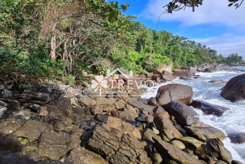 Linda-costeira-a-venda-em-Ilhabela