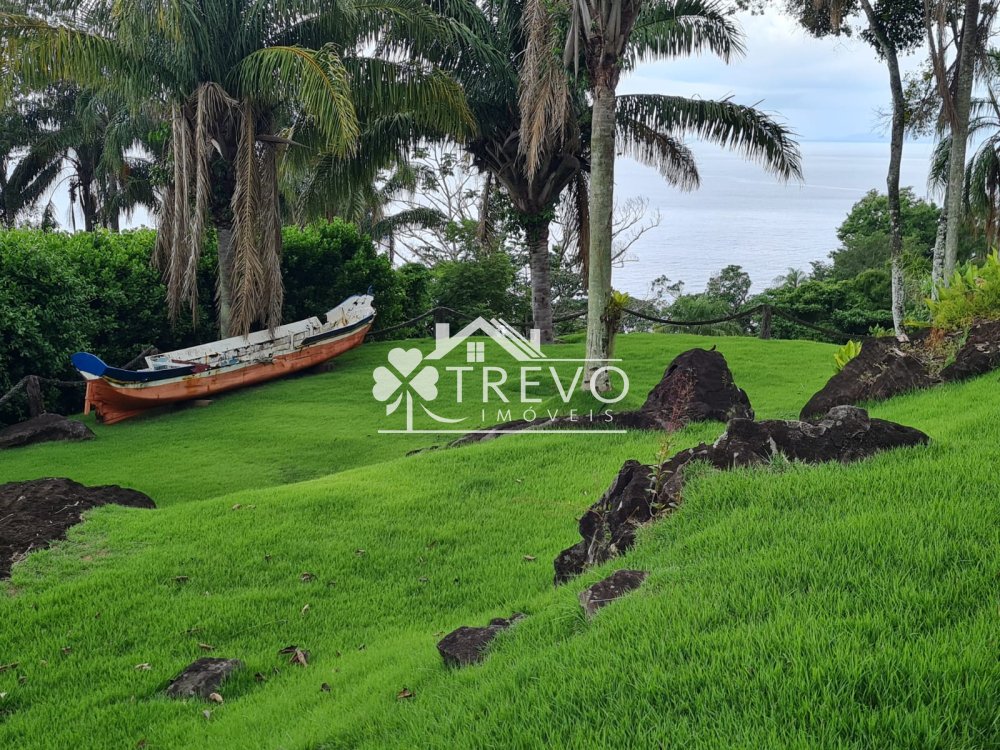 Terreno em condomínio fechado em Ilhabela