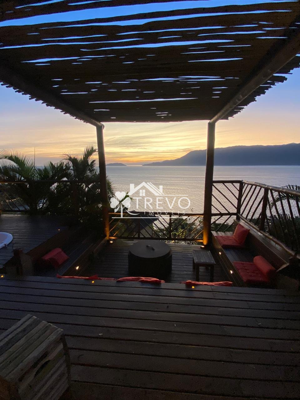 Casa charme em condomínio